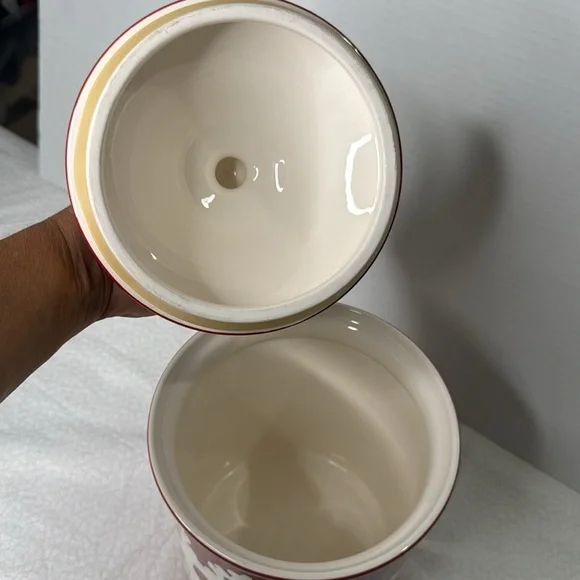 Cookie Jar Red with white Snowflake Ceramic microwave & dishwasher safe 7”x12.5” - Picture 4 of 9